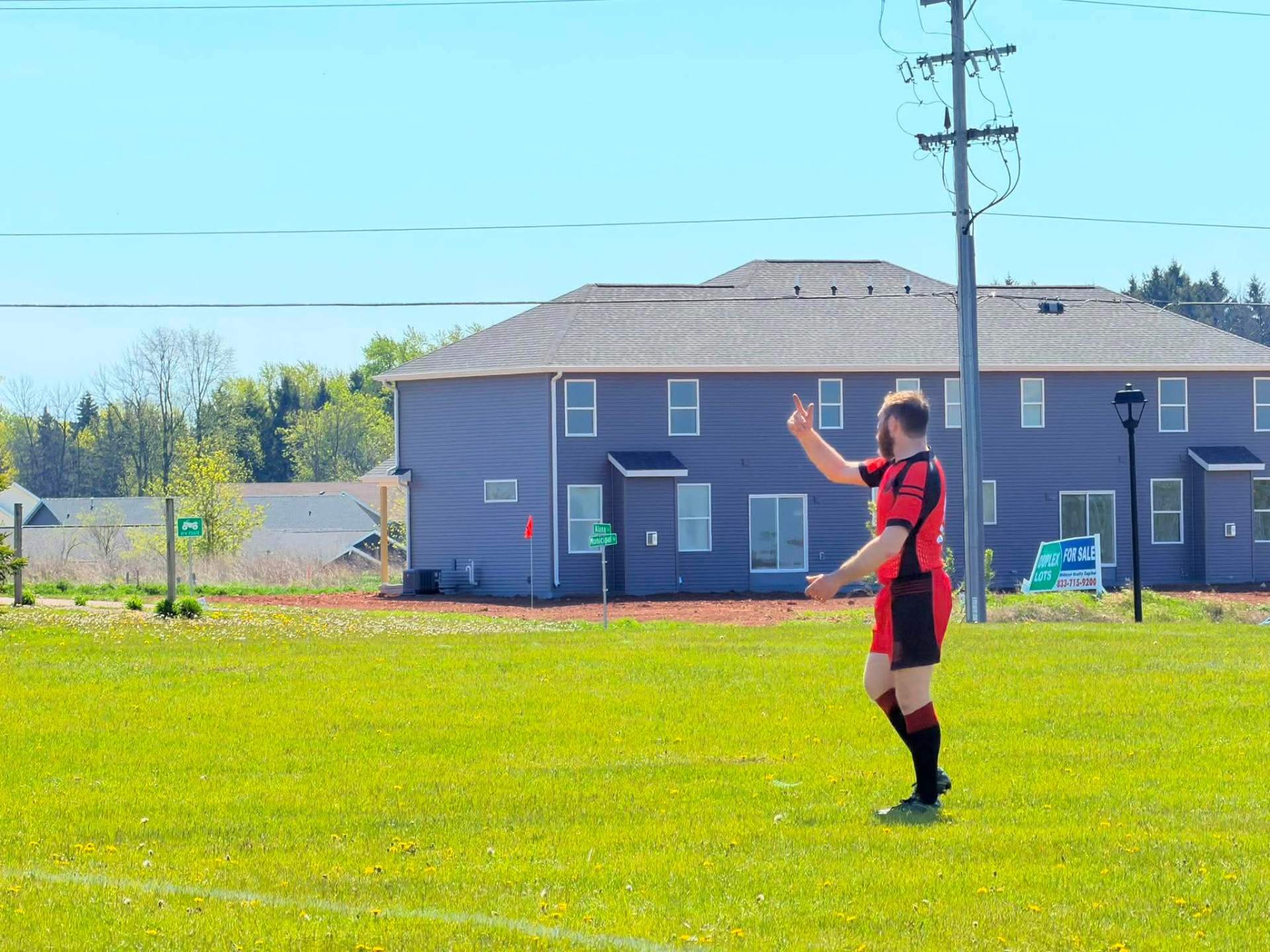 Berserkers player signaling to teammates during a match